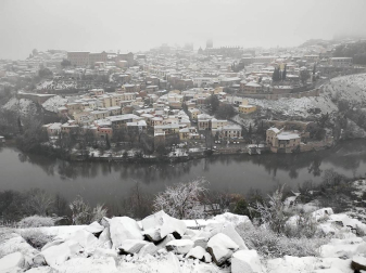 La borrasca Filomena que está afectando estos días a la Península, Canarias y Ceuta, ha activado este jueves las alertas en toda España, excepto en Melilla, y en la mitad del país hay aviso naranja por nevadas, lluvia intensa y temperaturas de hasta -12 grados.