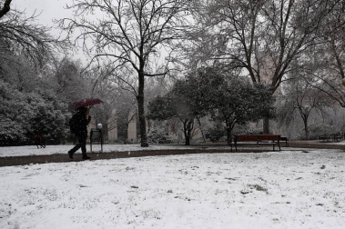 La borrasca Filomena que está afectando estos días a la Península, Canarias y Ceuta, ha activado este jueves las alertas en toda España, excepto en Melilla, y en la mitad del país hay aviso naranja por nevadas, lluvia intensa y temperaturas de hasta -12 grados.