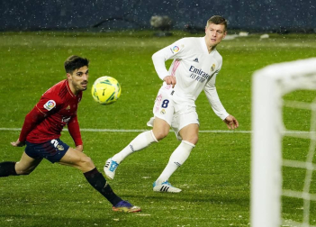 Imágenes de las horas previas y del partido Osasuna-Real Madrid, correspondiente a la jornada 18 y marcado por el paso de la borrasca Filomena.