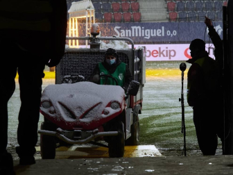 Imágenes de las horas previas y del partido Osasuna-Real Madrid, correspondiente a la jornada 18 y marcado por el paso de la borrasca Filomena.