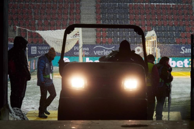 Imágenes de las horas previas y del partido Osasuna-Real Madrid, correspondiente a la jornada 18 y marcado por el paso de la borrasca Filomena.