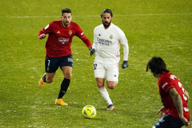 Imágenes de las horas previas y del partido Osasuna-Real Madrid, correspondiente a la jornada 18 y marcado por el paso de la borrasca Filomena.