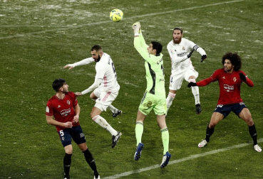 Imágenes de las horas previas y del partido Osasuna-Real Madrid, correspondiente a la jornada 18 y marcado por el paso de la borrasca Filomena.
