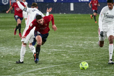 Imágenes de las horas previas y del partido Osasuna-Real Madrid, correspondiente a la jornada 18 y marcado por el paso de la borrasca Filomena.