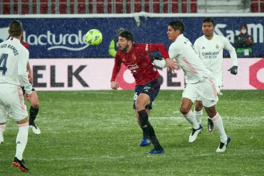 Imágenes de las horas previas y del partido Osasuna-Real Madrid, correspondiente a la jornada 18 y marcado por el paso de la borrasca Filomena.