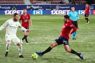 Imágenes de las horas previas y del partido Osasuna-Real Madrid, correspondiente a la jornada 18 y marcado por el paso de la borrasca Filomena.