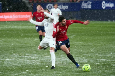 Imágenes de las horas previas y del partido Osasuna-Real Madrid, correspondiente a la jornada 18 y marcado por el paso de la borrasca Filomena.