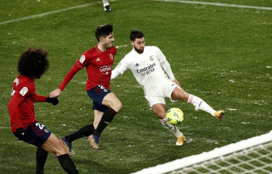 Imágenes de las horas previas y del partido Osasuna-Real Madrid, correspondiente a la jornada 18 y marcado por el paso de la borrasca Filomena.