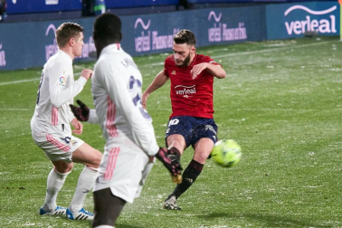 Imágenes de las horas previas y del partido Osasuna-Real Madrid, correspondiente a la jornada 18 y marcado por el paso de la borrasca Filomena.