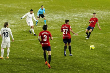 Imágenes de las horas previas y del partido Osasuna-Real Madrid, correspondiente a la jornada 18 y marcado por el paso de la borrasca Filomena.