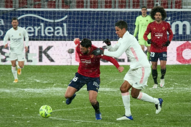 Imágenes de las horas previas y del partido Osasuna-Real Madrid, correspondiente a la jornada 18 y marcado por el paso de la borrasca Filomena.