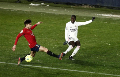 Imágenes de las horas previas y del partido Osasuna-Real Madrid, correspondiente a la jornada 18 y marcado por el paso de la borrasca Filomena.