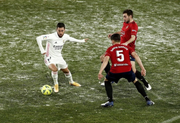 Imágenes de las horas previas y del partido Osasuna-Real Madrid, correspondiente a la jornada 18 y marcado por el paso de la borrasca Filomena.