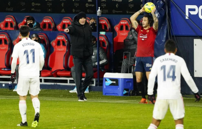 Imágenes de las horas previas y del partido Osasuna-Real Madrid, correspondiente a la jornada 18 y marcado por el paso de la borrasca Filomena.