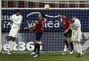 Imágenes de las horas previas y del partido Osasuna-Real Madrid, correspondiente a la jornada 18 y marcado por el paso de la borrasca Filomena.