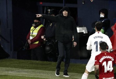 Imágenes de las horas previas y del partido Osasuna-Real Madrid, correspondiente a la jornada 18 y marcado por el paso de la borrasca Filomena.