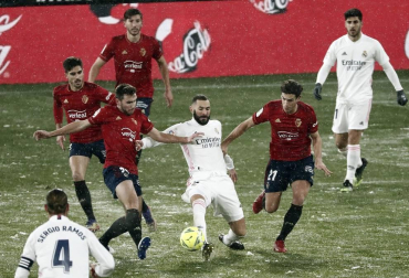 Imágenes de las horas previas y del partido Osasuna-Real Madrid, correspondiente a la jornada 18 y marcado por el paso de la borrasca Filomena.