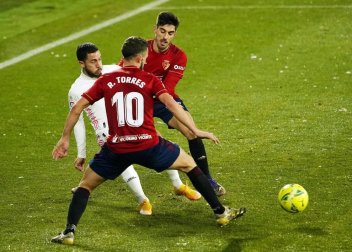 Imágenes de las horas previas y del partido Osasuna-Real Madrid, correspondiente a la jornada 18 y marcado por el paso de la borrasca Filomena.