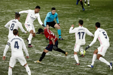 Imágenes de las horas previas y del partido Osasuna-Real Madrid, correspondiente a la jornada 18 y marcado por el paso de la borrasca Filomena.