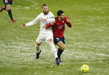 Imágenes de las horas previas y del partido Osasuna-Real Madrid, correspondiente a la jornada 18 y marcado por el paso de la borrasca Filomena.
