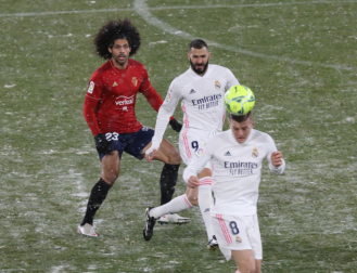 Imágenes de las horas previas y del partido Osasuna-Real Madrid, correspondiente a la jornada 18 y marcado por el paso de la borrasca Filomena.