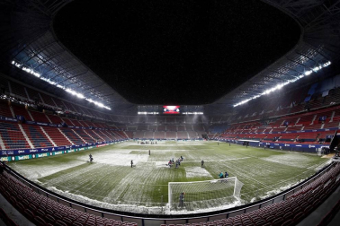 Imágenes de las horas previas y del partido Osasuna-Real Madrid, correspondiente a la jornada 18 y marcado por el paso de la borrasca Filomena.