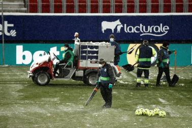 Imágenes de las horas previas y del partido Osasuna-Real Madrid, correspondiente a la jornada 18 y marcado por el paso de la borrasca Filomena.