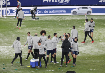 Imágenes de las horas previas y del partido Osasuna-Real Madrid, correspondiente a la jornada 18 y marcado por el paso de la borrasca Filomena.