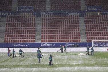 Imágenes de las horas previas y del partido Osasuna-Real Madrid, correspondiente a la jornada 18 y marcado por el paso de la borrasca Filomena.