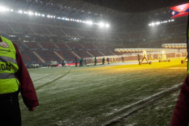 Imágenes de las horas previas y del partido Osasuna-Real Madrid, correspondiente a la jornada 18 y marcado por el paso de la borrasca Filomena.