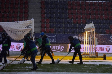Imágenes de las horas previas y del partido Osasuna-Real Madrid, correspondiente a la jornada 18 y marcado por el paso de la borrasca Filomena.