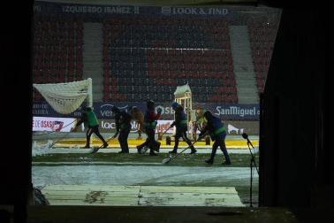 Imágenes de las horas previas y del partido Osasuna-Real Madrid, correspondiente a la jornada 18 y marcado por el paso de la borrasca Filomena.