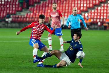 Imágenes del partido que enfrenta a Granada y Osasuna en el estadio Nuevo Los Cármenes