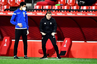 Imágenes del partido que enfrenta a Granada y Osasuna en el estadio Nuevo Los Cármenes