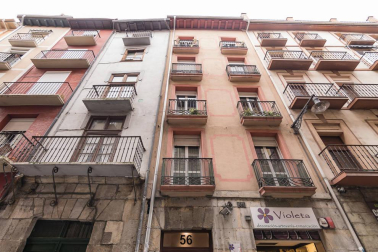 Un piso reformado con gusto y ubicado en la tranquila calle San Antón