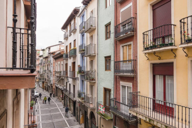 Un piso reformado con gusto y ubicado en la tranquila calle San Antón