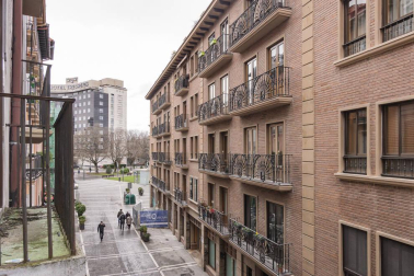 Un piso reformado con gusto y ubicado en la tranquila calle San Antón