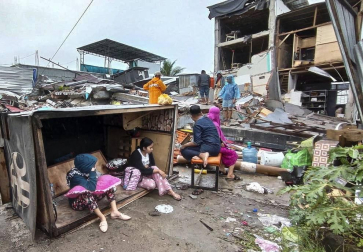 El terremoto de 6.2 en la escala de Richter en la isla de Célebe ha dejado por el momento 42 muertos, más de 600 heridos y decenas de desaparecidos.