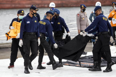 El terremoto de 6.2 en la escala de Richter en la isla de Célebe ha dejado por el momento 42 muertos, más de 600 heridos y decenas de desaparecidos.