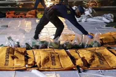 El terremoto de 6.2 en la escala de Richter en la isla de Célebe ha dejado por el momento 42 muertos, más de 600 heridos y decenas de desaparecidos.