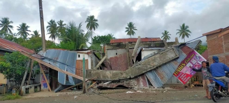 El terremoto de 6.2 en la escala de Richter en la isla de Célebe ha dejado por el momento 42 muertos, más de 600 heridos y decenas de desaparecidos.