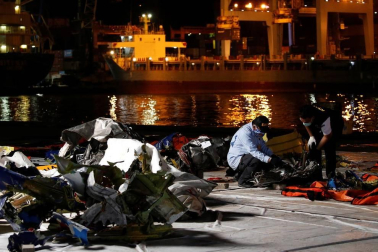 El terremoto de 6.2 en la escala de Richter en la isla de Célebe ha dejado por el momento 42 muertos, más de 600 heridos y decenas de desaparecidos.