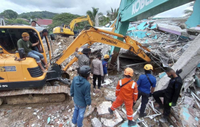 El terremoto de 6.2 en la escala de Richter en la isla de Célebe ha dejado por el momento 42 muertos, más de 600 heridos y decenas de desaparecidos.