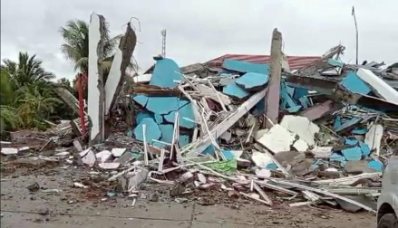 El terremoto de 6.2 en la escala de Richter en la isla de Célebe ha dejado por el momento 42 muertos, más de 600 heridos y decenas de desaparecidos.