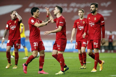 Imágenes del partido de primera ronda de Copa del Rey entre el Tomares y Osasuna, disputado en el estadio de La Cartuja.