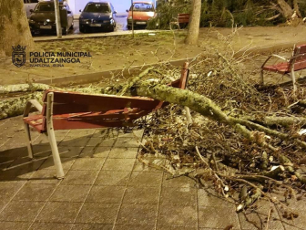 El fuerte viento obliga a realizar distintas intervenciones en Navarra