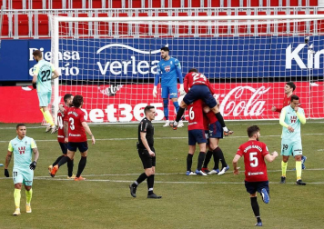 Imágenes del partido que enfrenta a Osasuna y Granada en El Sadar.