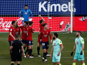 Imágenes del partido que enfrenta a Osasuna y Granada en El Sadar.