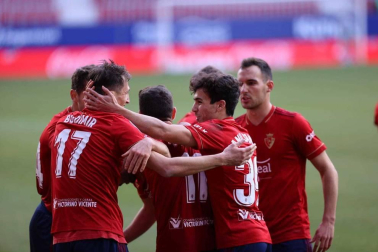 Imágenes del partido que enfrenta a Osasuna y Granada en El Sadar.