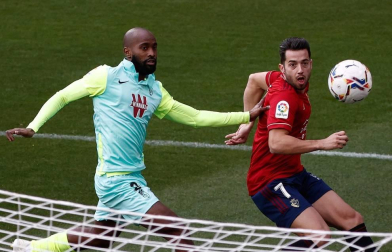 Imágenes del partido que enfrenta a Osasuna y Granada en El Sadar.